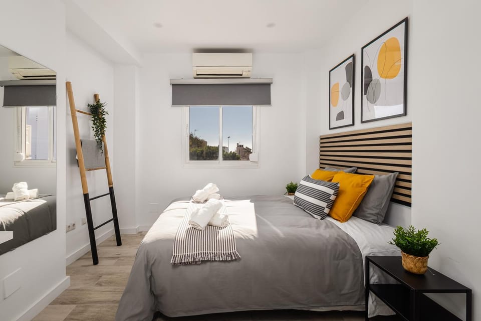 Bed, Photo of the whole room, Bedroom, towels, air conditioner
