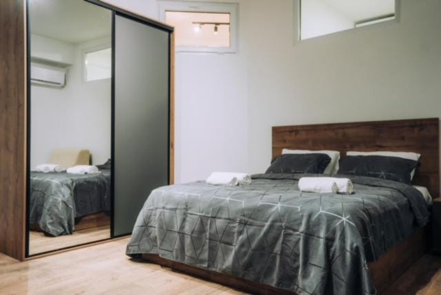 Bed, Bedroom, towels, wardrobe