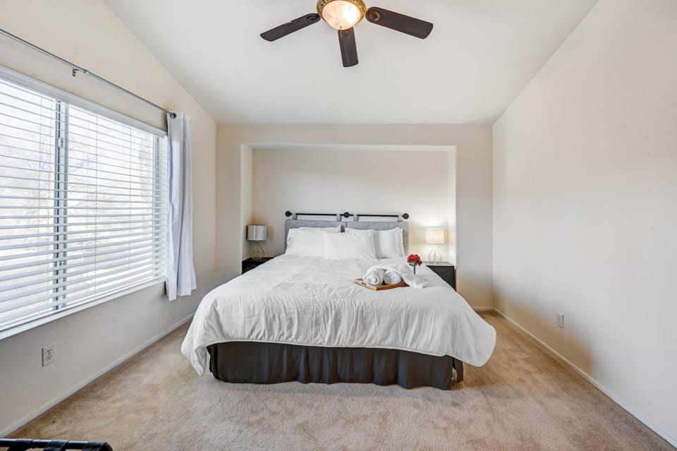 Bed, Bedroom, fireplace