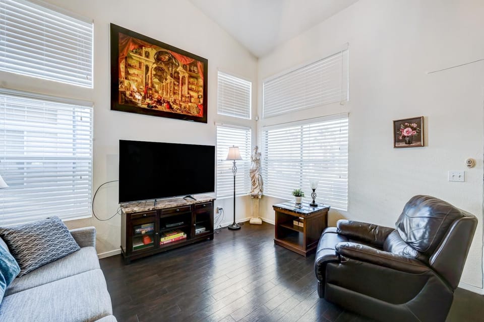 TV and multimedia, Seating area