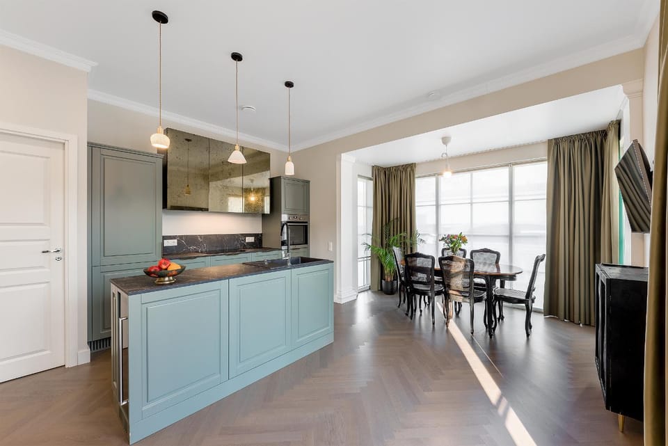 Living room, Seating area, Dining area, minibar, pet friendly, stove, kitchen