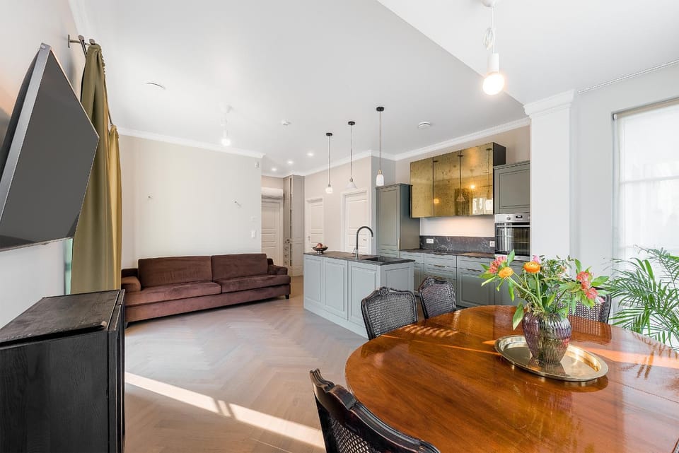 Seating area, Dining area, kitchen