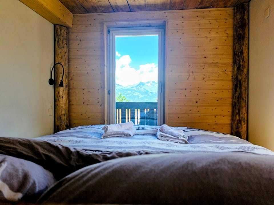 Bed, Bedroom, Mountain view