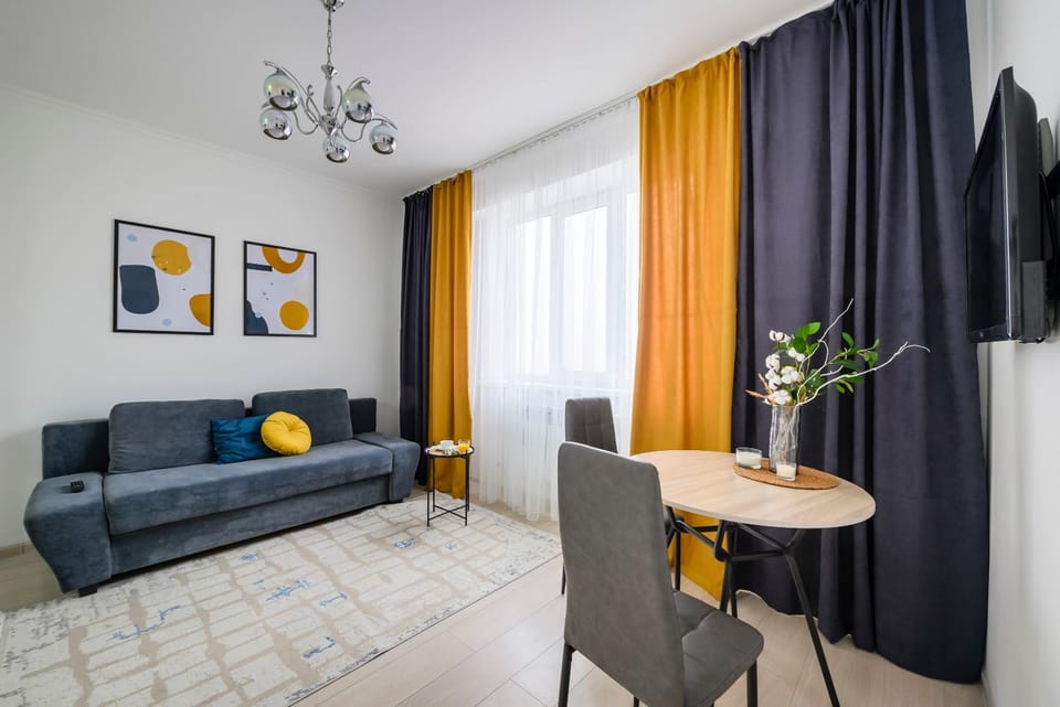 TV and multimedia, Living room, Seating area, Dining area