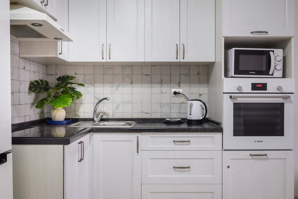 Coffee/tea facilities, Kitchen or kitchenette, minibar, pet friendly, stove