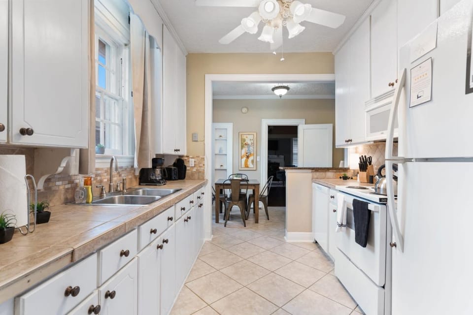 Mins to Zoo - Capitol Heights Hideaway House in Montgomery