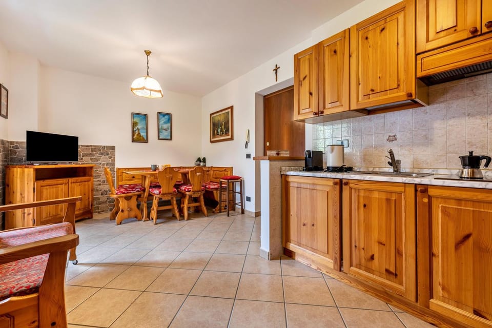 Property building, Kitchen or kitchenette, Living room