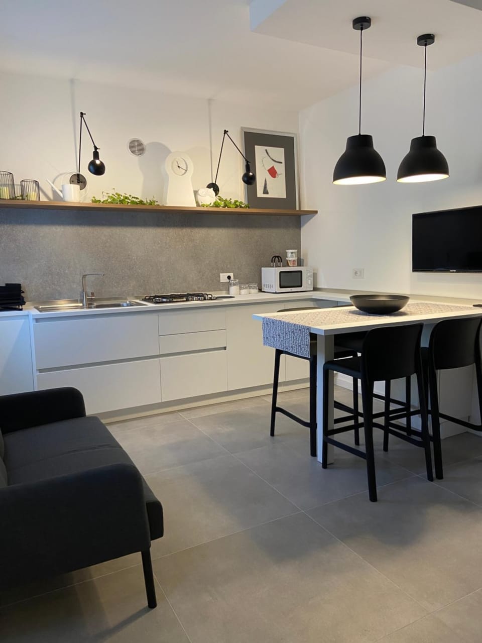 TV and multimedia, Kitchen or kitchenette, Living room, air conditioner