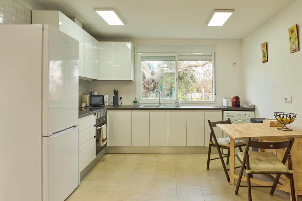 Property building, Kitchen or kitchenette, Living room