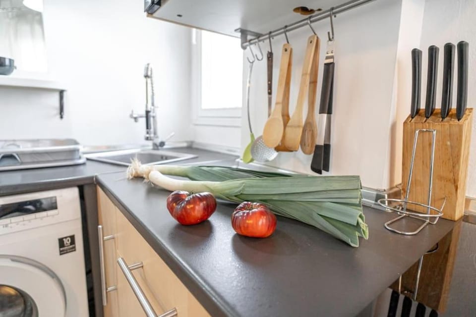 Kitchen or kitchenette, stove, washing machine