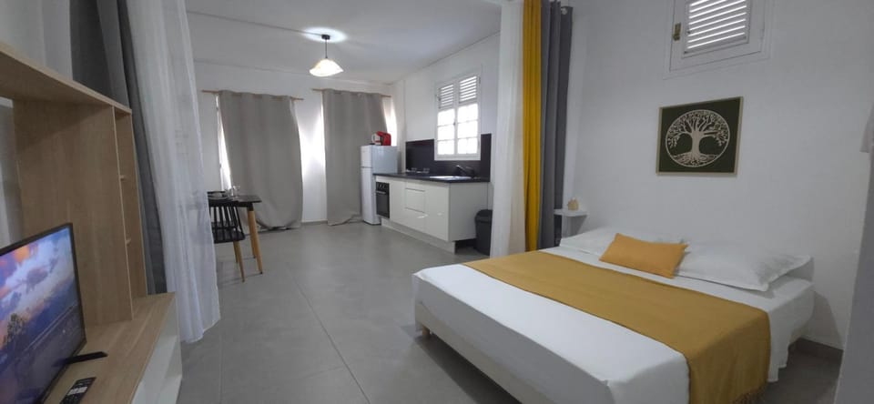 Photo of the whole room, Bedroom, air conditioner
