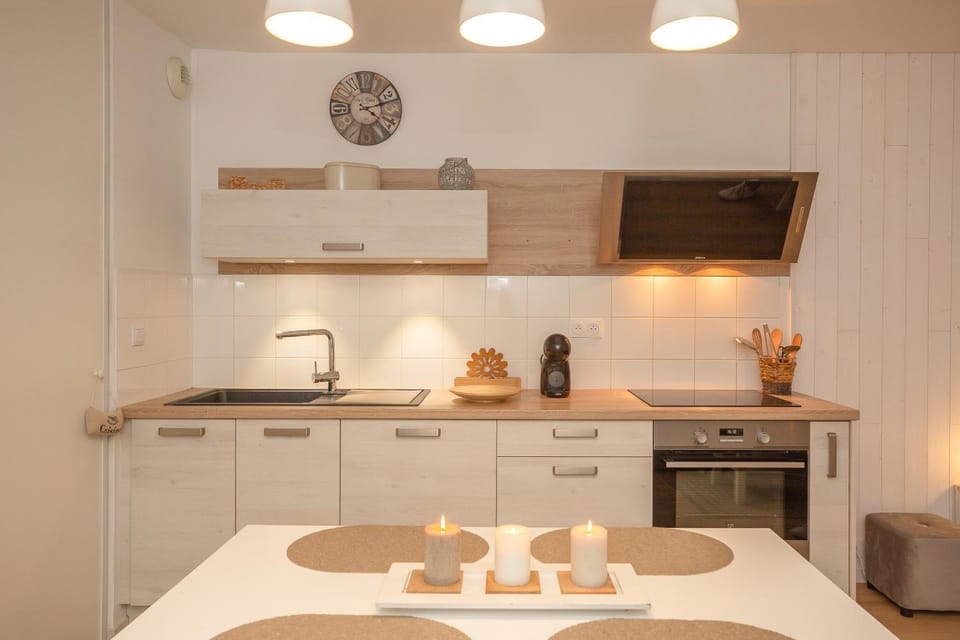 Kitchen or kitchenette, pet friendly, stove