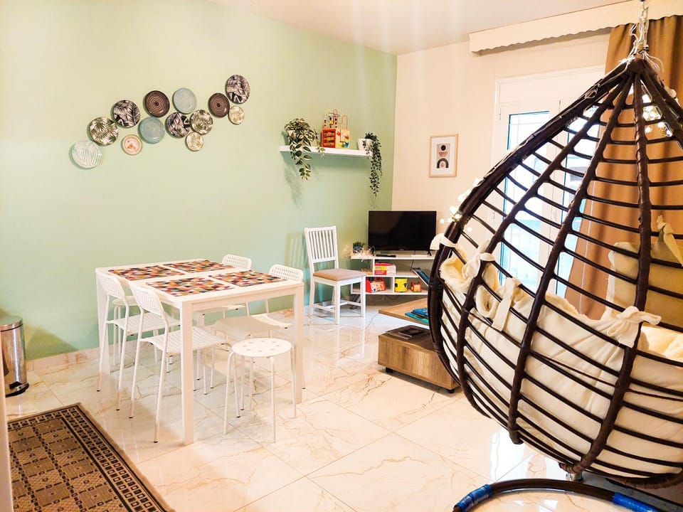 TV and multimedia, Kitchen or kitchenette, Living room