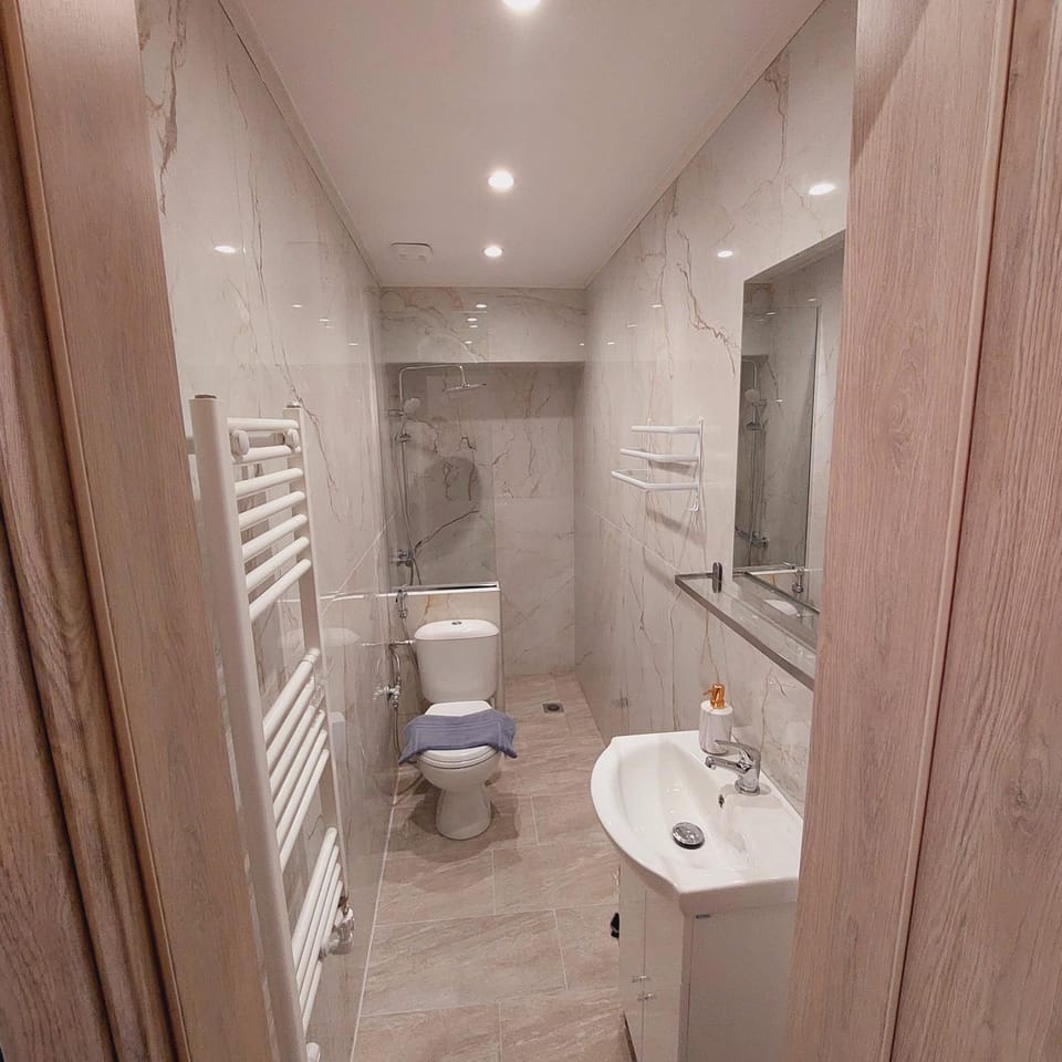 Shower, Toilet, Bathroom