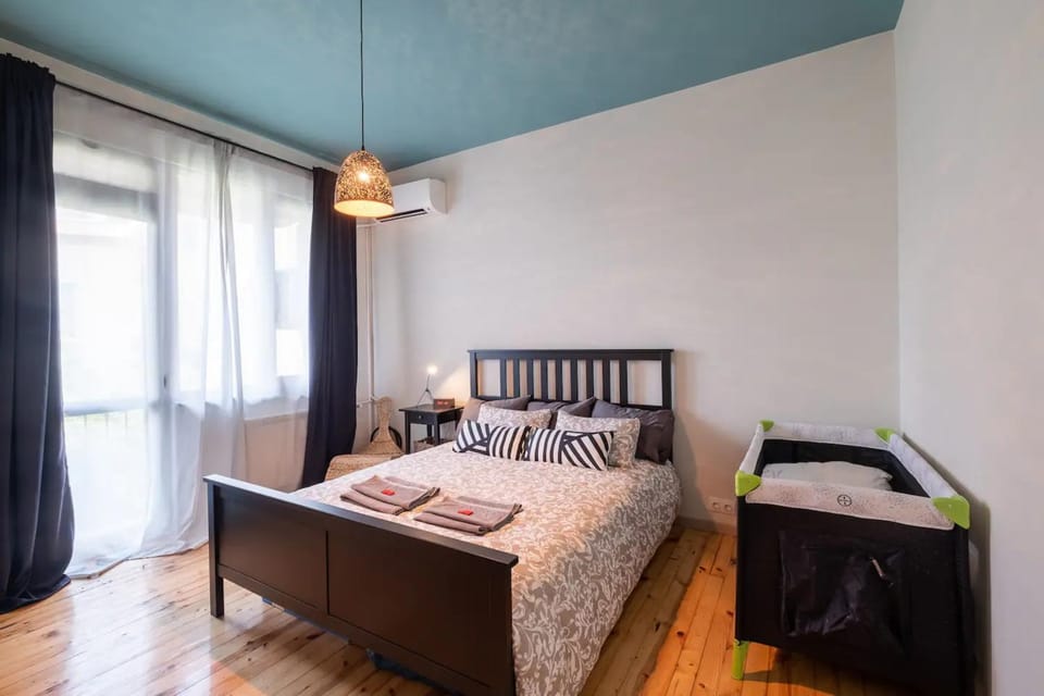 Bed, Bedroom, air conditioner