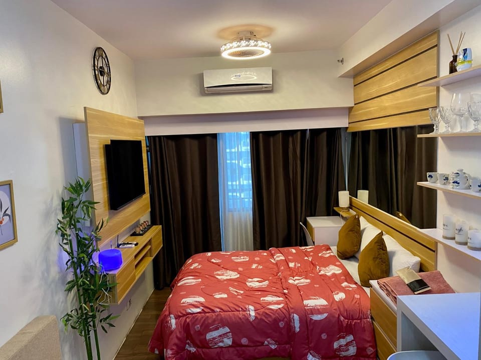 Bed, TV and multimedia, Photo of the whole room, Bedroom, air conditioner