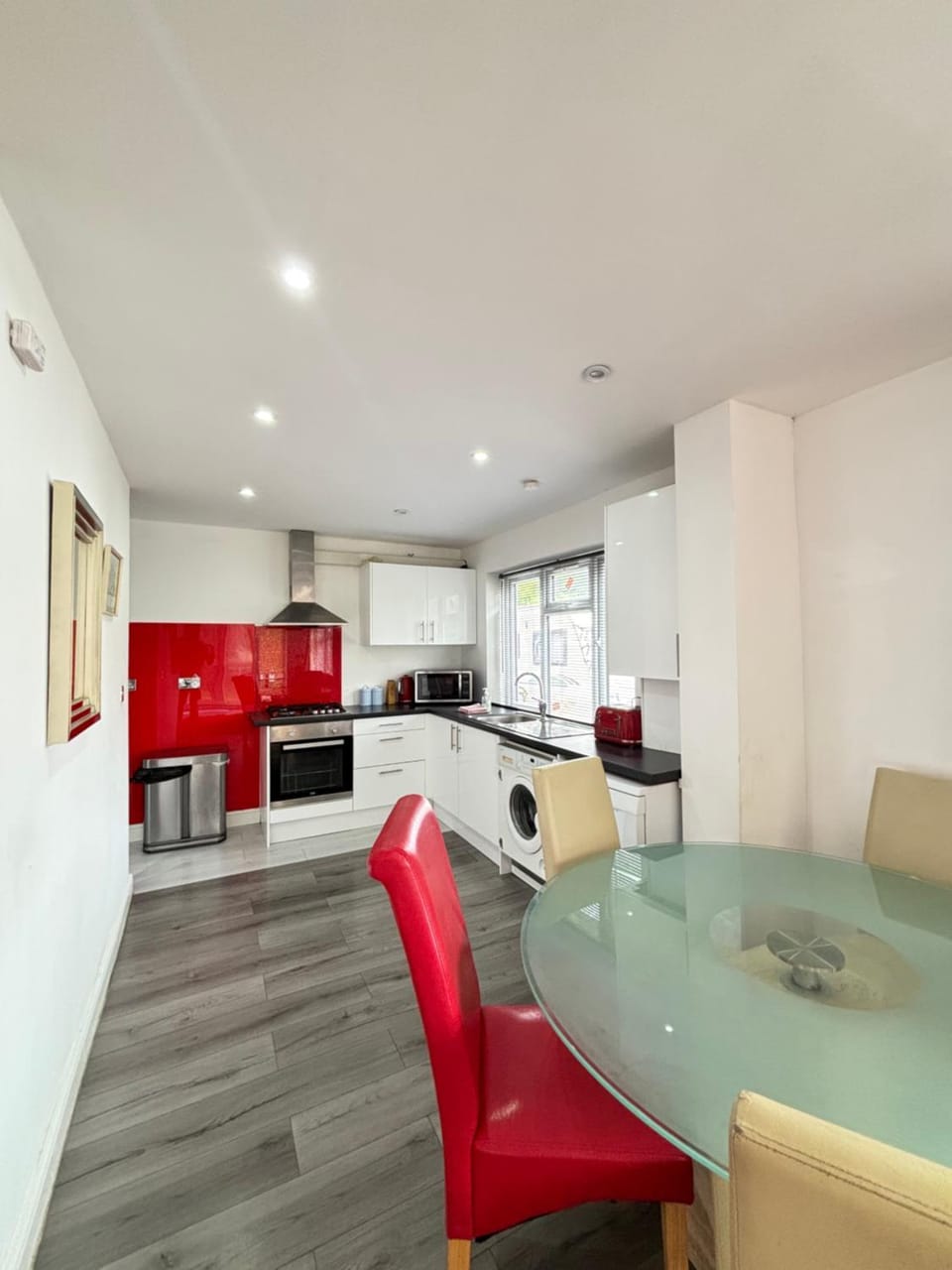 2BRB Nicely furnished 2 Bedroom Property Independent with Parking House in Wycombe District