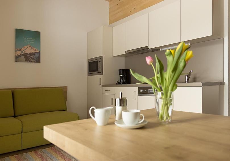 Kitchen or kitchenette, Seating area, Dining area