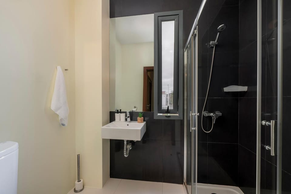 Shower, towels