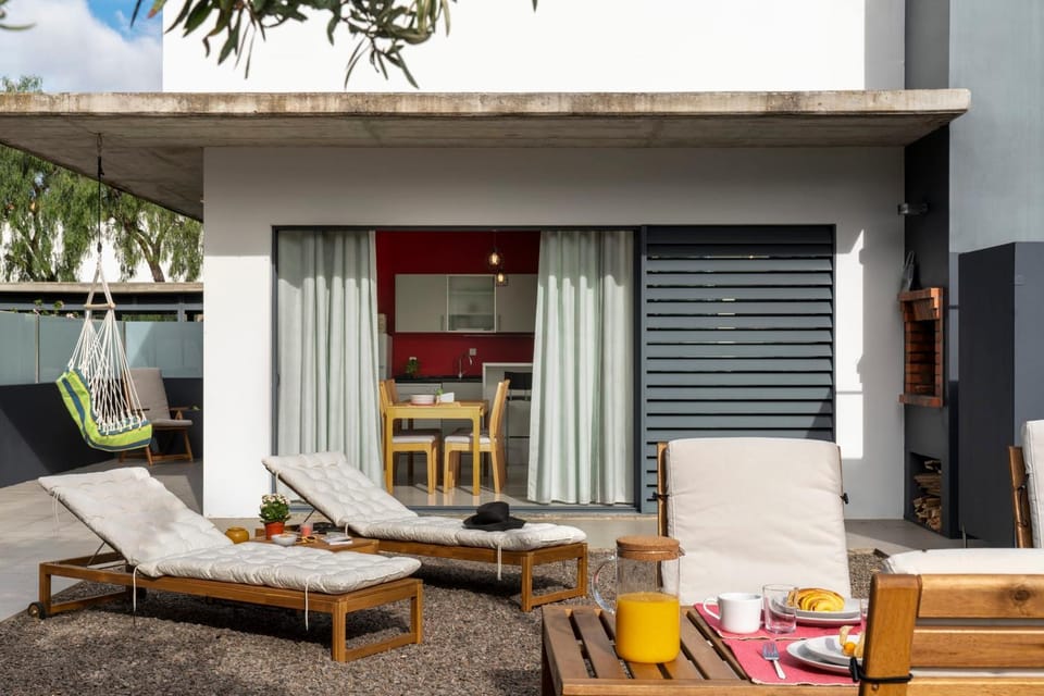 Property building, Balcony/Terrace, sunbed