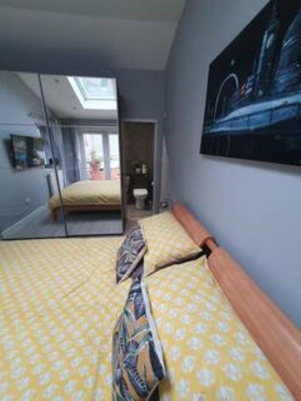 Lovely double room with en-suite bathroom Vacation rental in Edgware