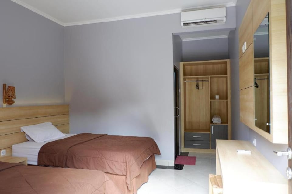 Bedroom, wardrobe