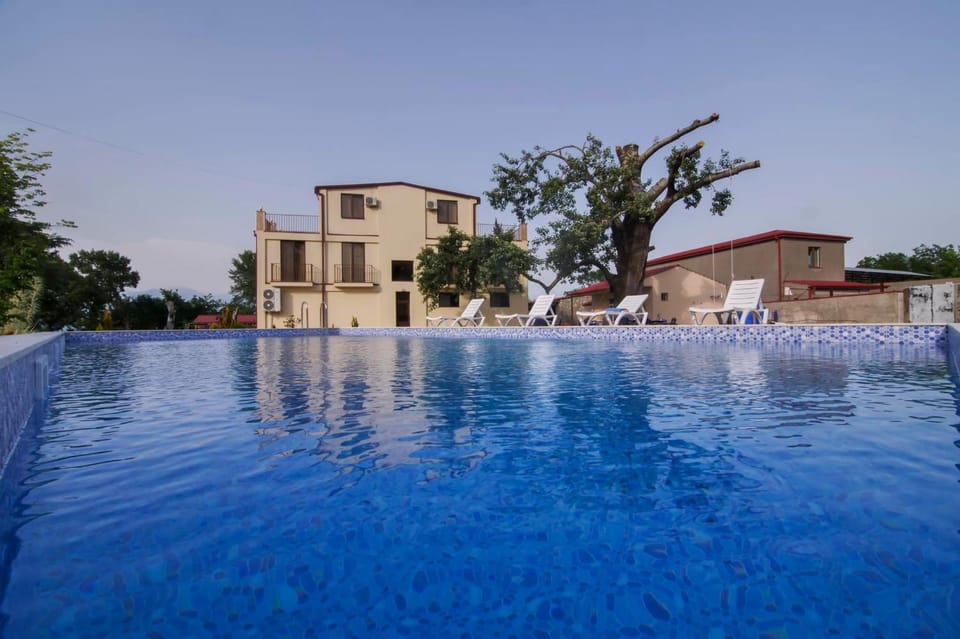 Property building, Day, Pool view, Swimming pool, sunbed