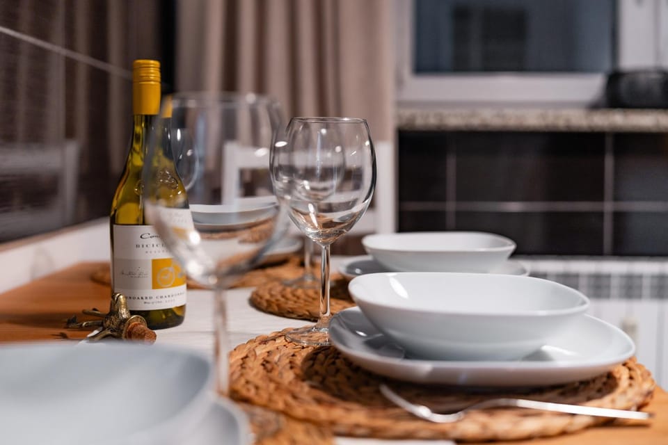 Food and drinks, Dining area, Food, Drinks, Alcoholic drinks