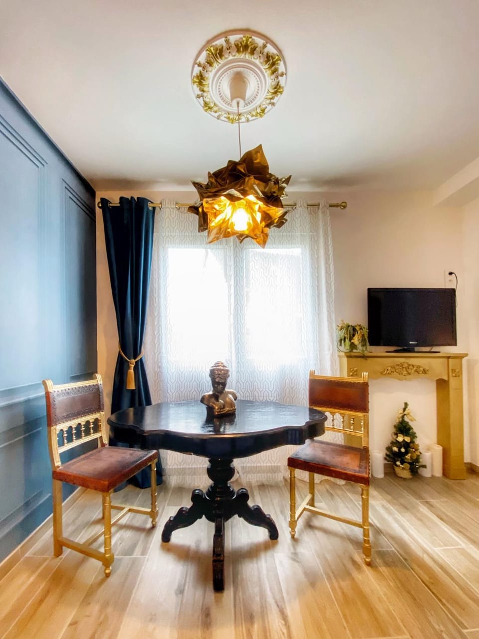 TV and multimedia, Seating area, Dining area