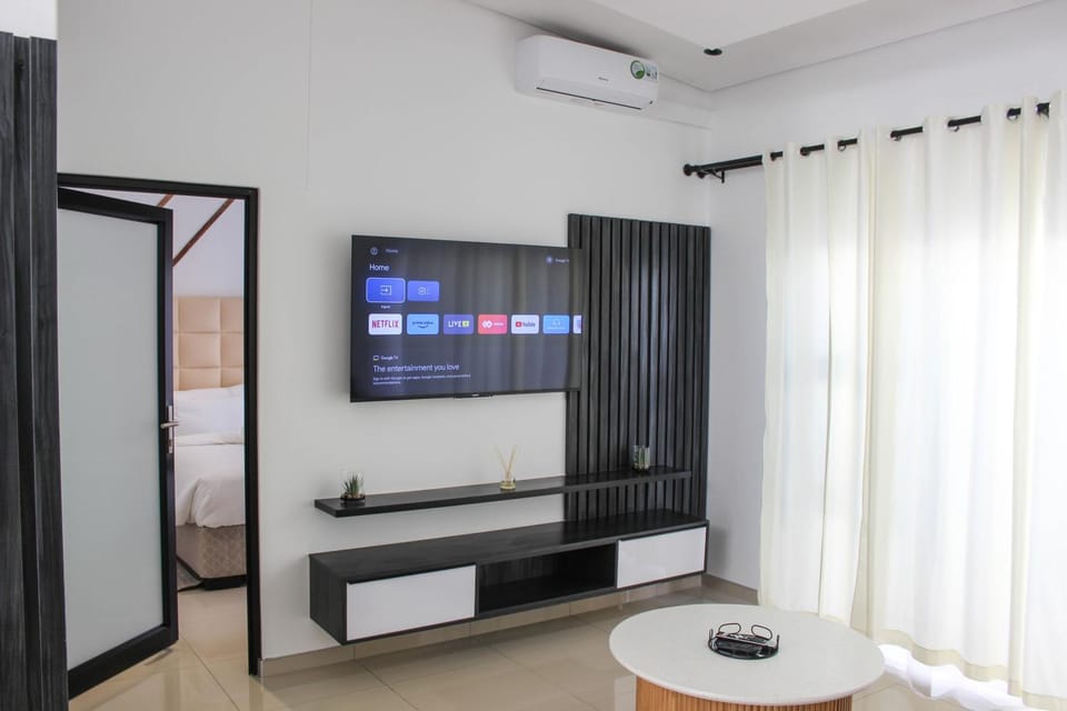 Communal lounge/ TV room, TV and multimedia, air conditioner