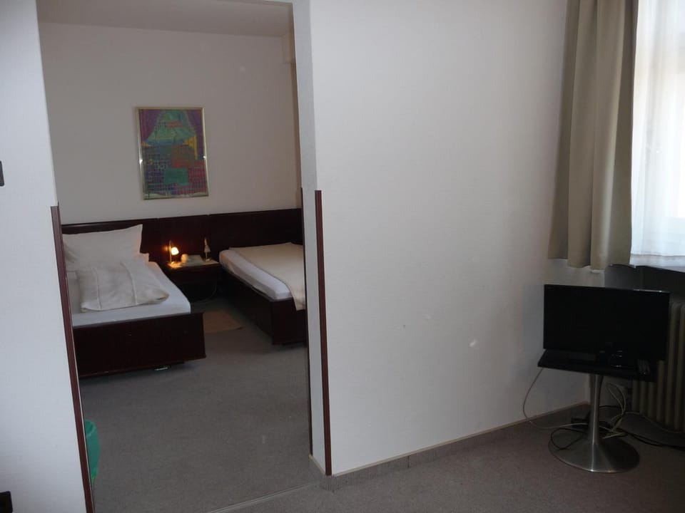 Day, Photo of the whole room