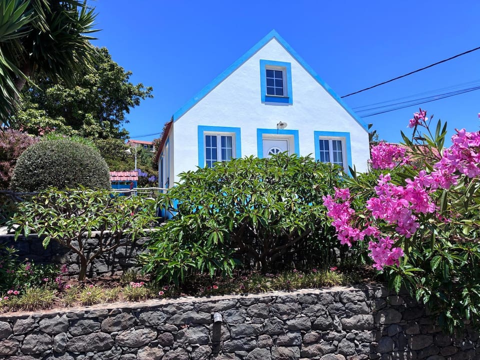 Lucky Lemons Boutique Houses Madeira 1 House in Madeira District