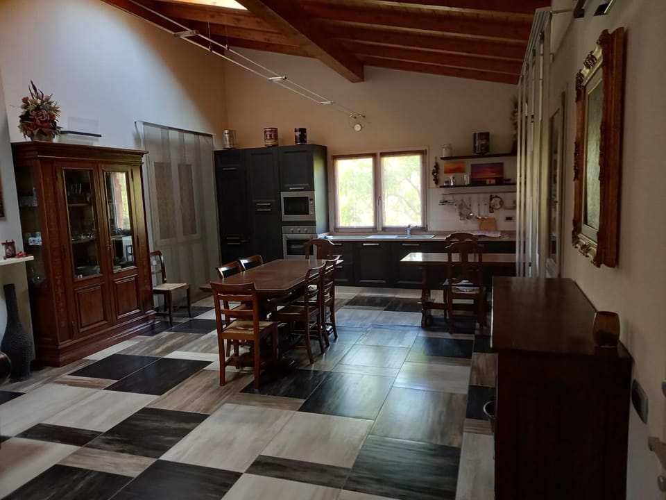 Seating area, Dining area