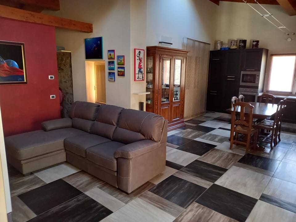 Communal lounge/ TV room, Seating area, Dining area