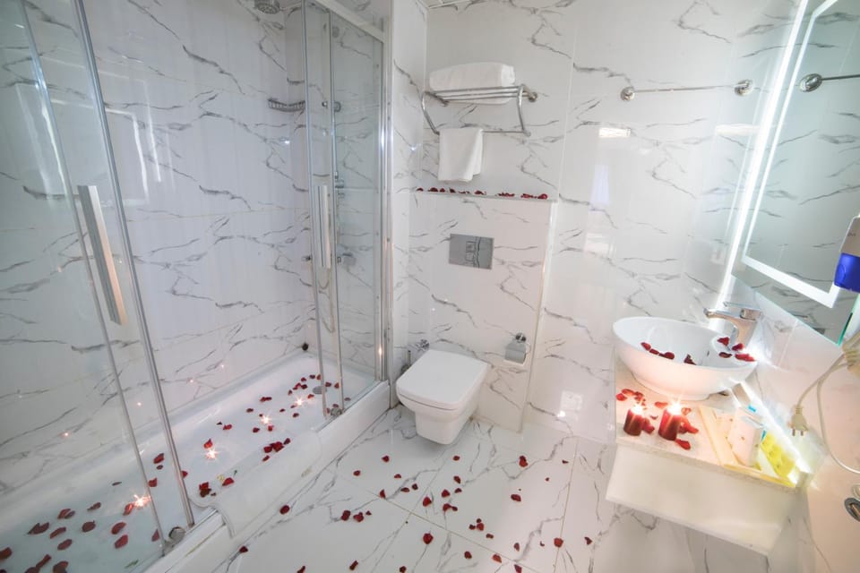 Shower, Toilet, Bathroom