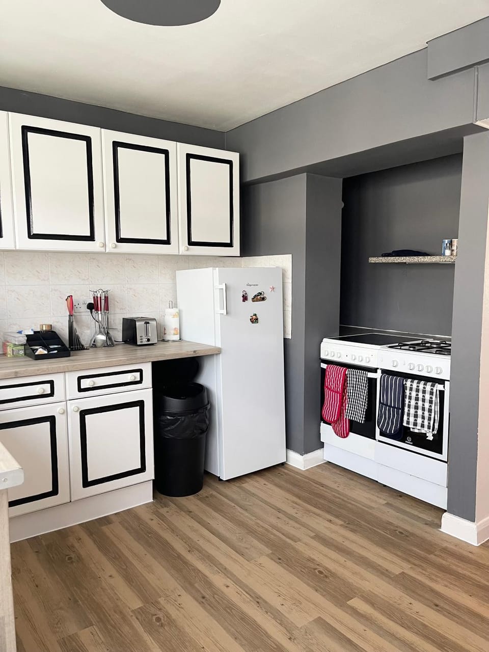 Kitchen or kitchenette, oven, stove