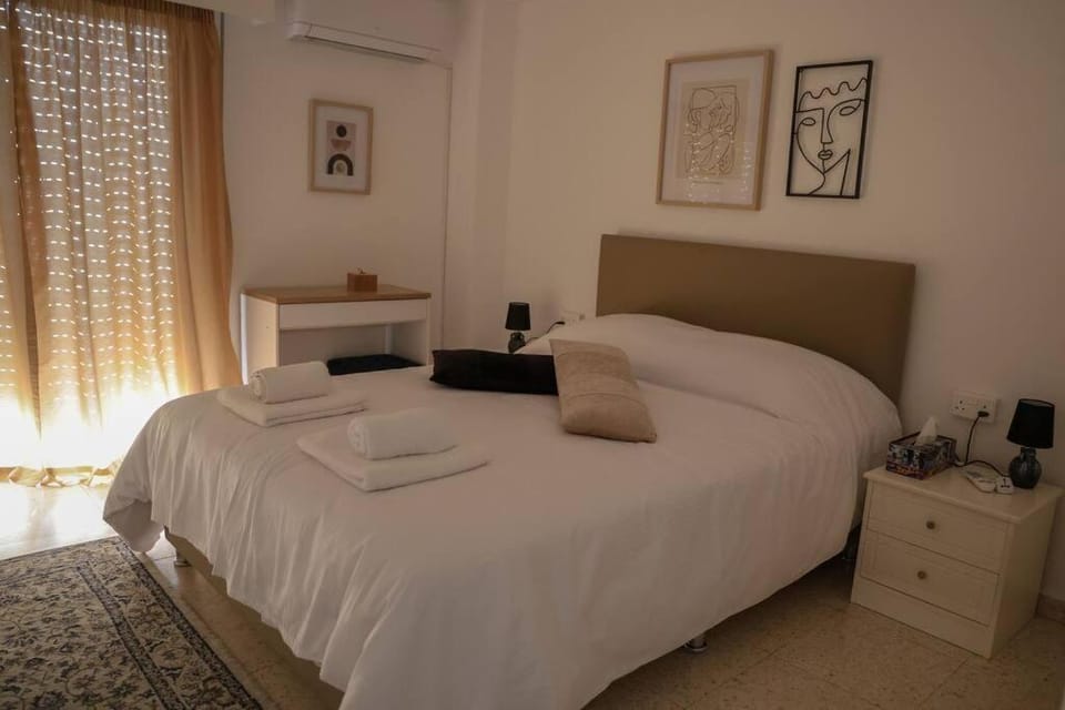 Bed, Bedroom, hair dresser, towels, air conditioner
