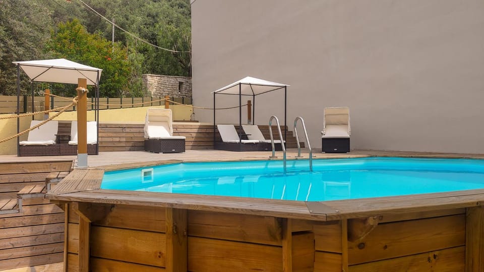 Pool view, Swimming pool, sunbed