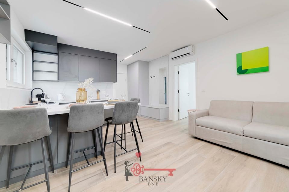 Kitchen or kitchenette, Living room, Seating area, Dining area, air conditioner