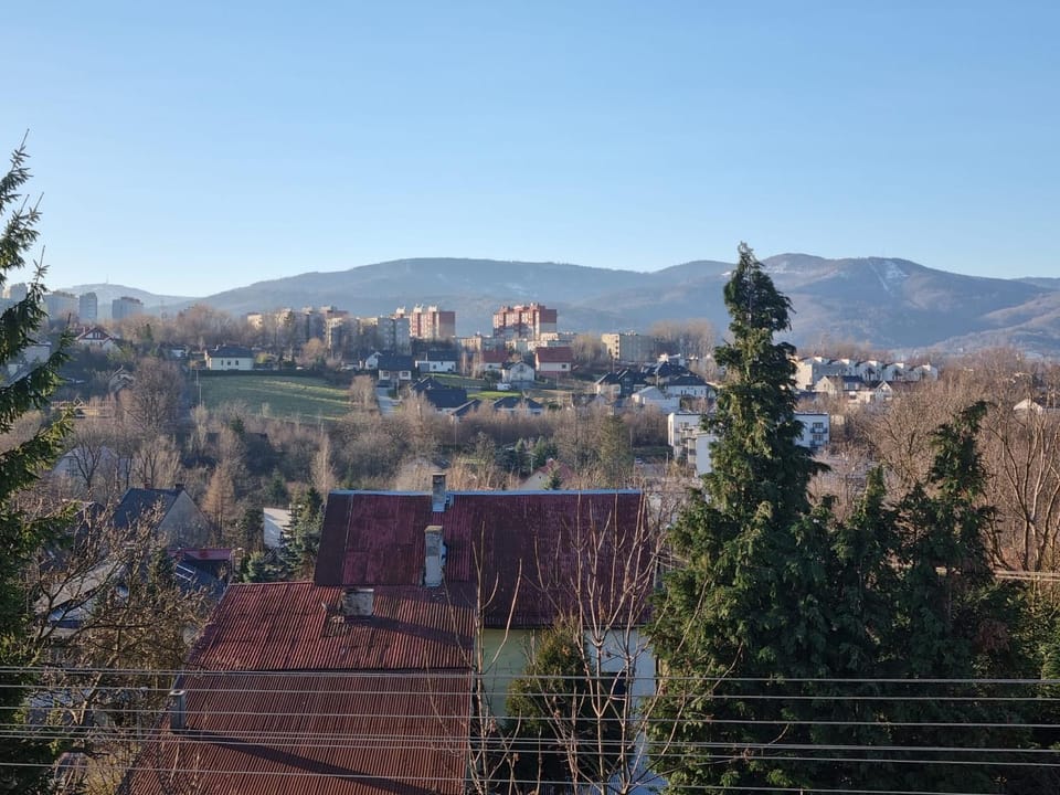 Nearby landmark, Mountain view