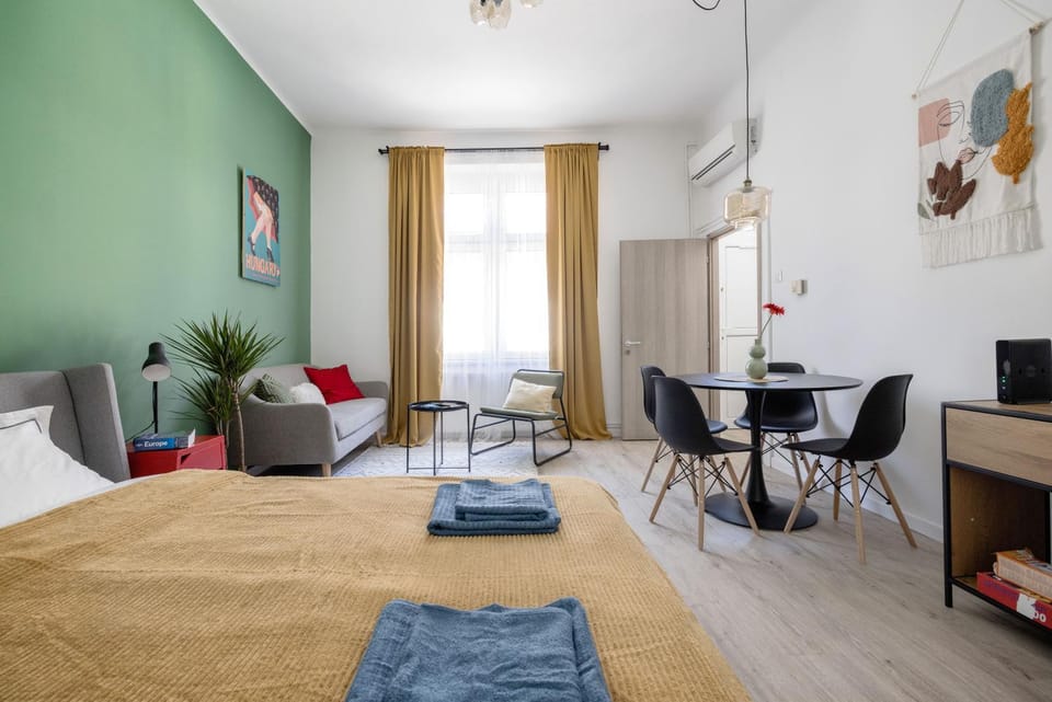 Bed, Living room, Seating area, Dining area