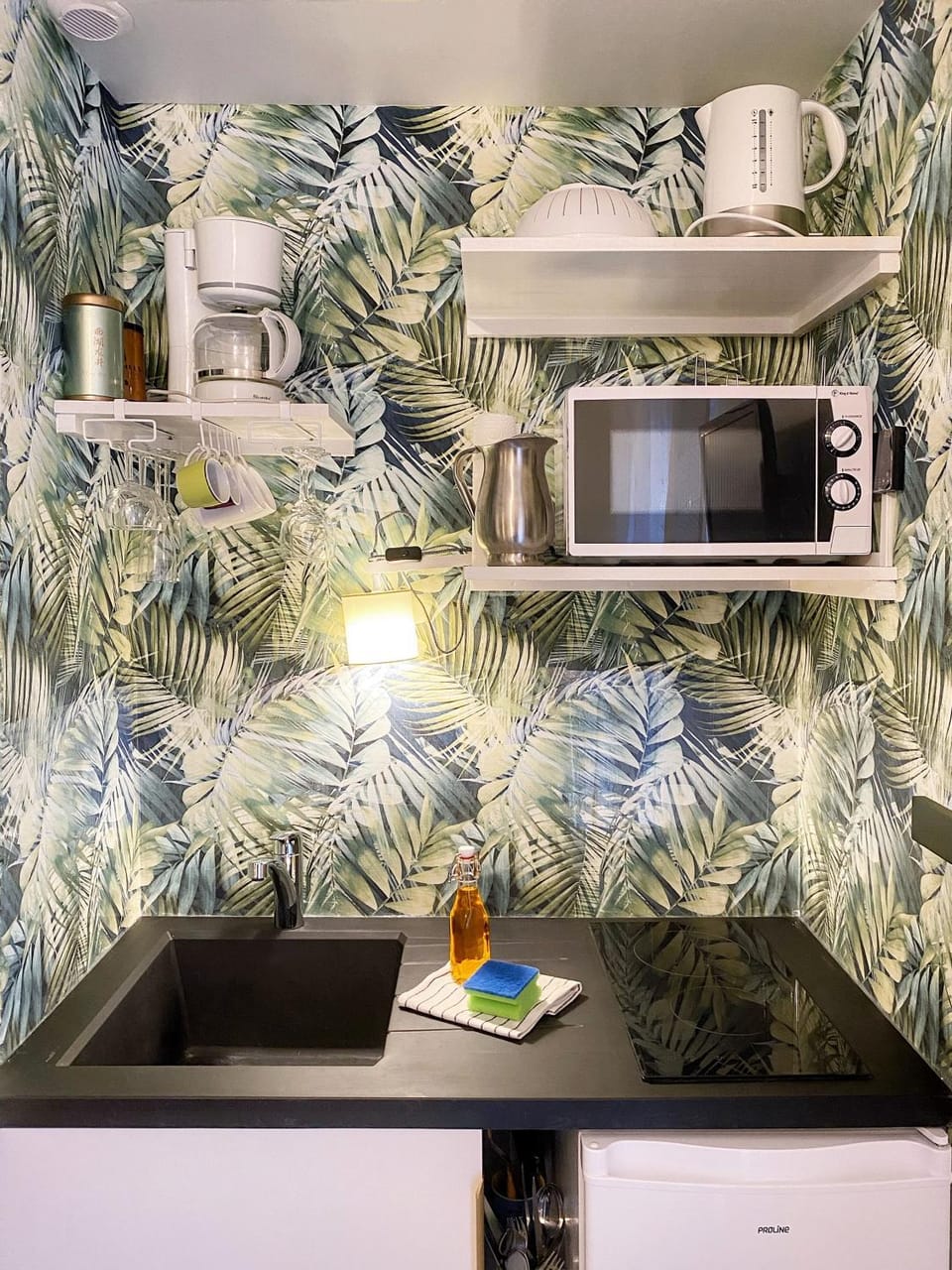 Kitchen or kitchenette, pet friendly, stove, toaster