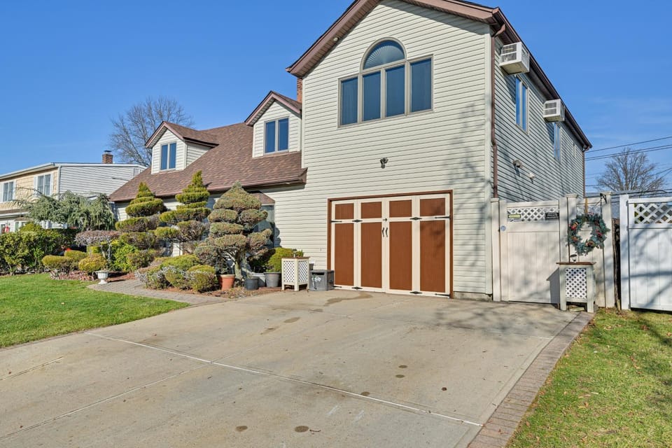 Cozy Levittown Apartment: Full Kitchen + Smart TV! Apartment in Long Island