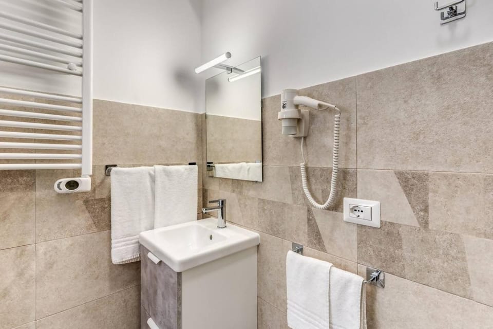 Bathroom, towels
