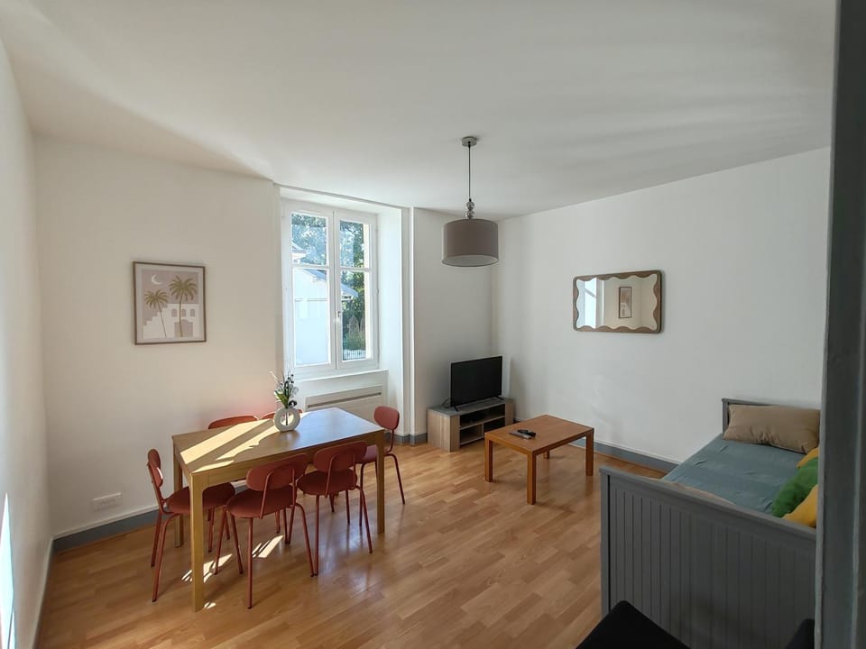 Living room, Seating area, Dining area