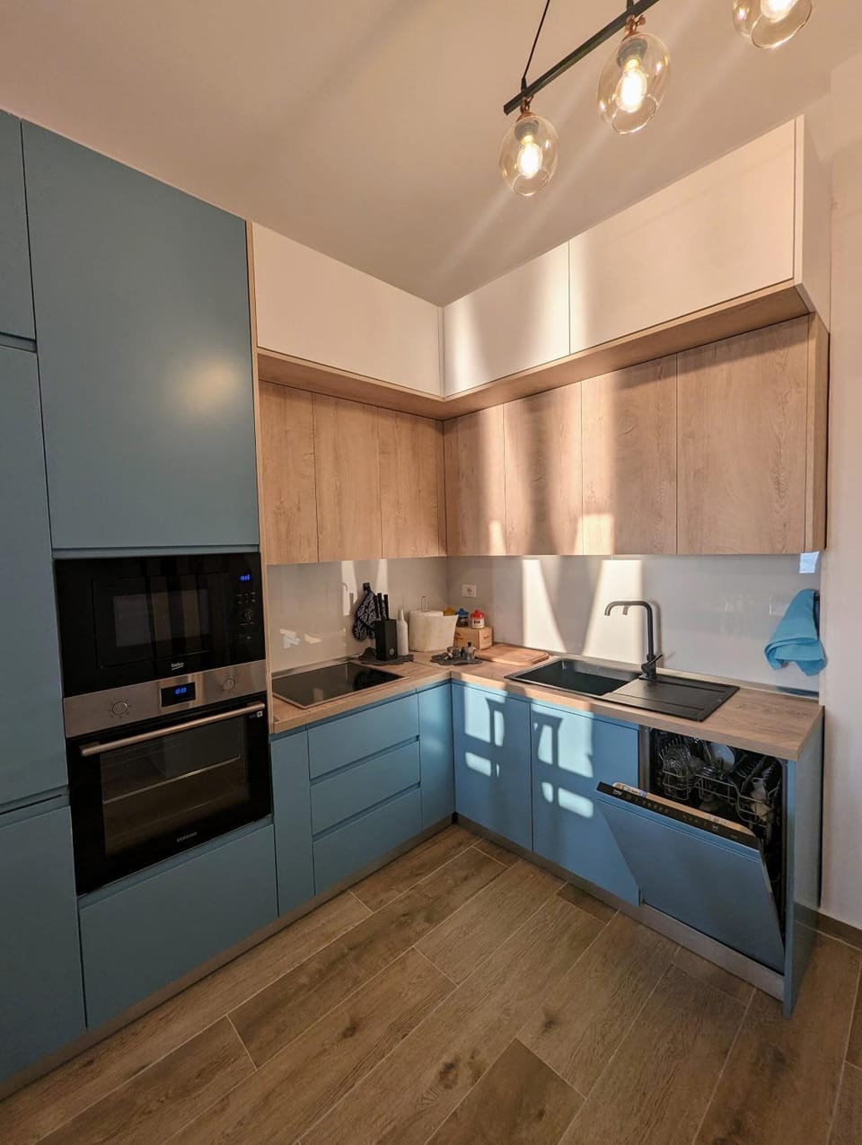 Modern Sea View & Parking Apartment in Vlorë