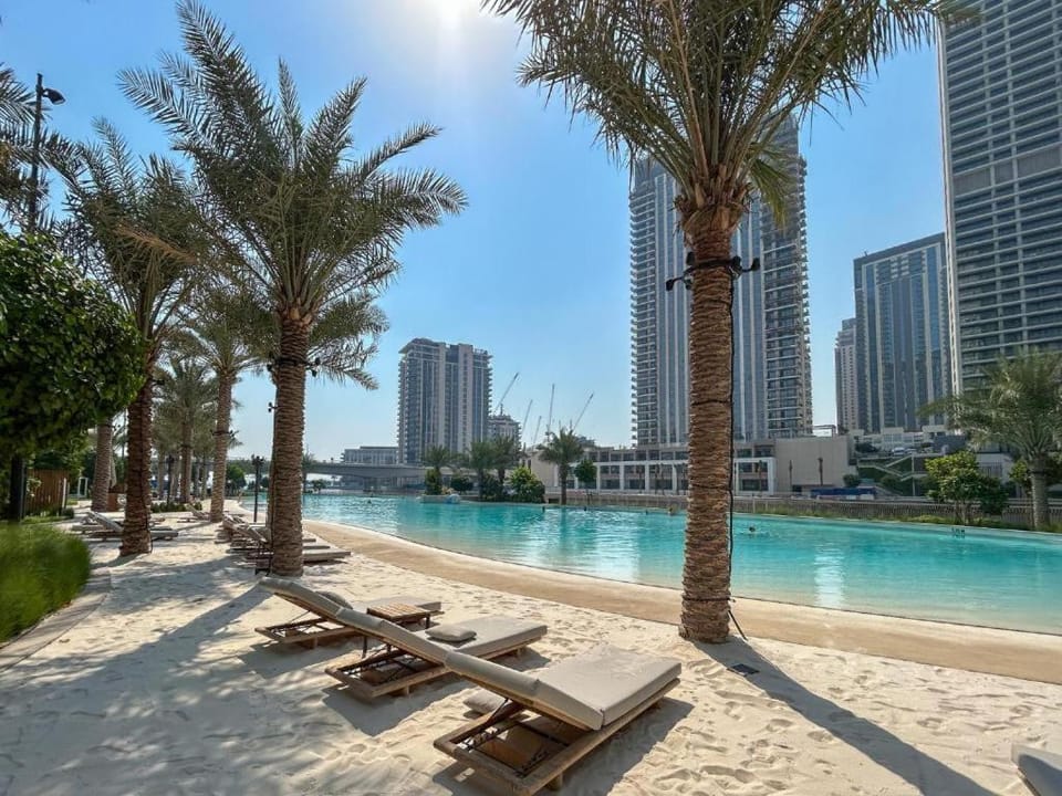 Creek Beach Roomy 3BR + terrace Apartment in Dubai