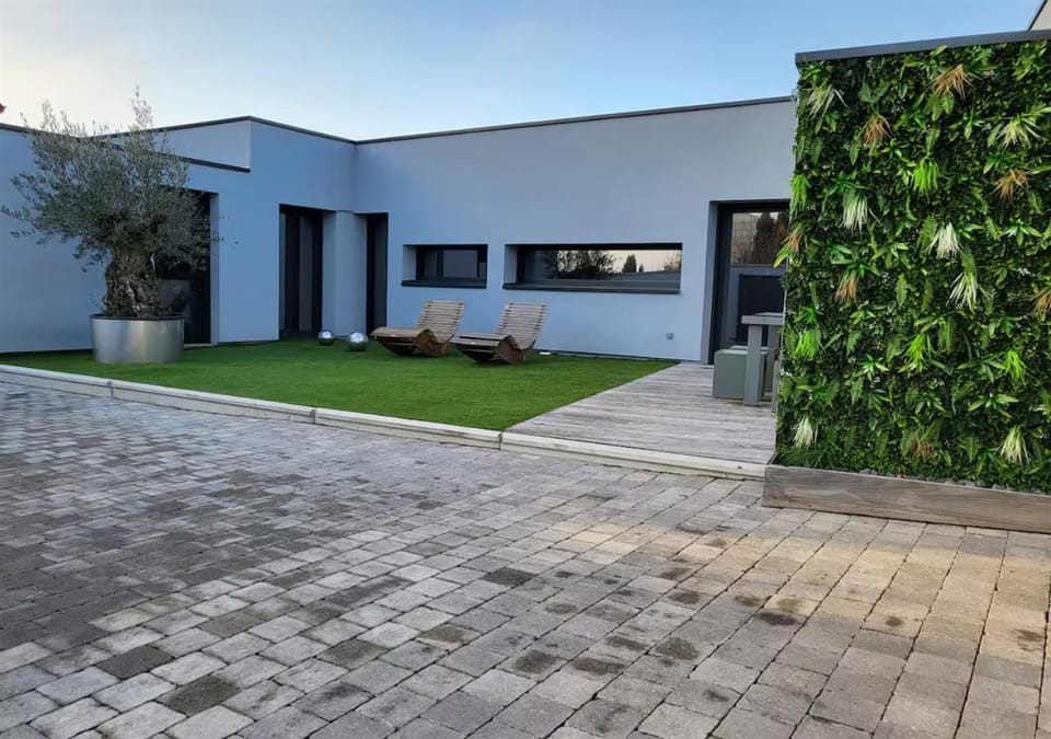 Garden, Parking