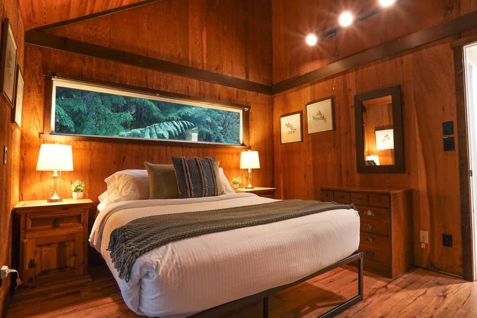 Little Haven Cottage House in Glacier