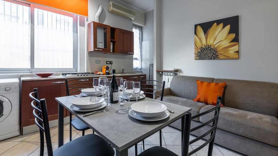 Seating area, Dining area, stove, air conditioner